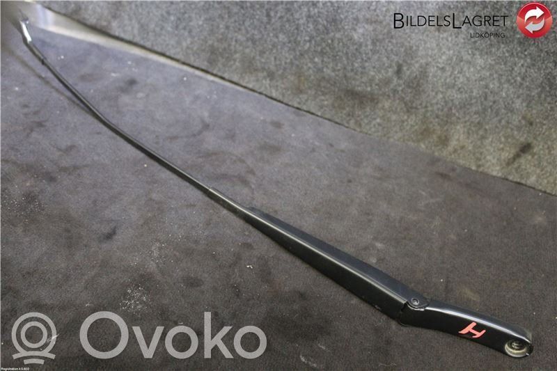 Seat Leon (5F) Front wiper blade arm 
