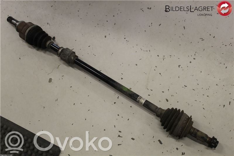 Toyota Yaris Półoś przednia 