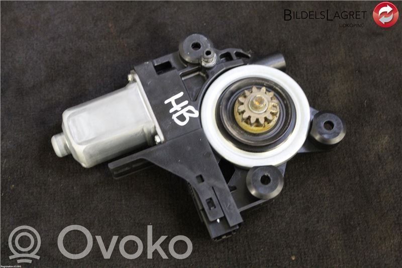 Volvo V70 Silniczek podnoszenia szyby drzwi tylnych 