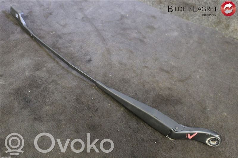 Peugeot 208 I Front wiper blade arm 
