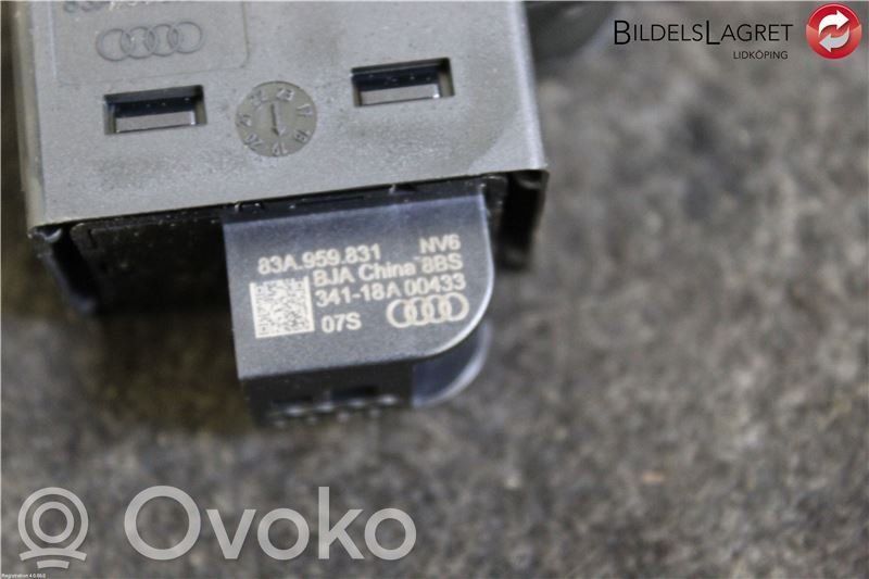 Przycisk otwierania klapy bagażnika   83A959831NV6,83A959831,83A959831