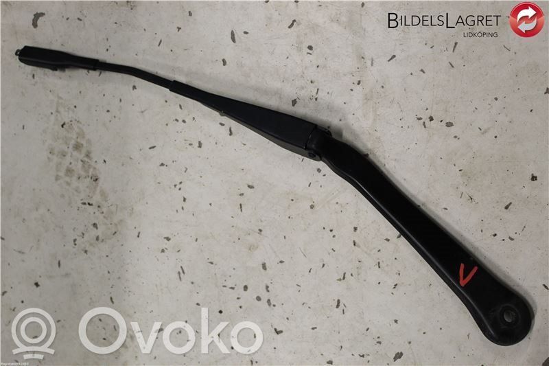 BMW 3 E90 E91 Front wiper blade arm 