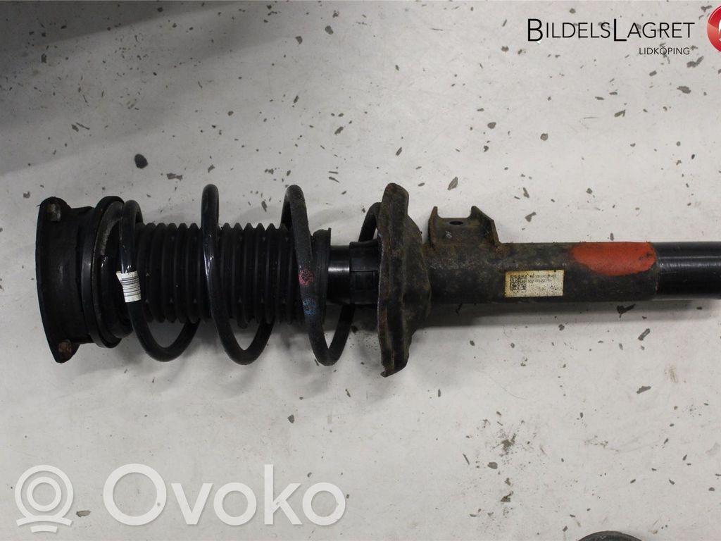 Volkswagen Golf VII Amortyzator osi przedniej ze sprężyną 