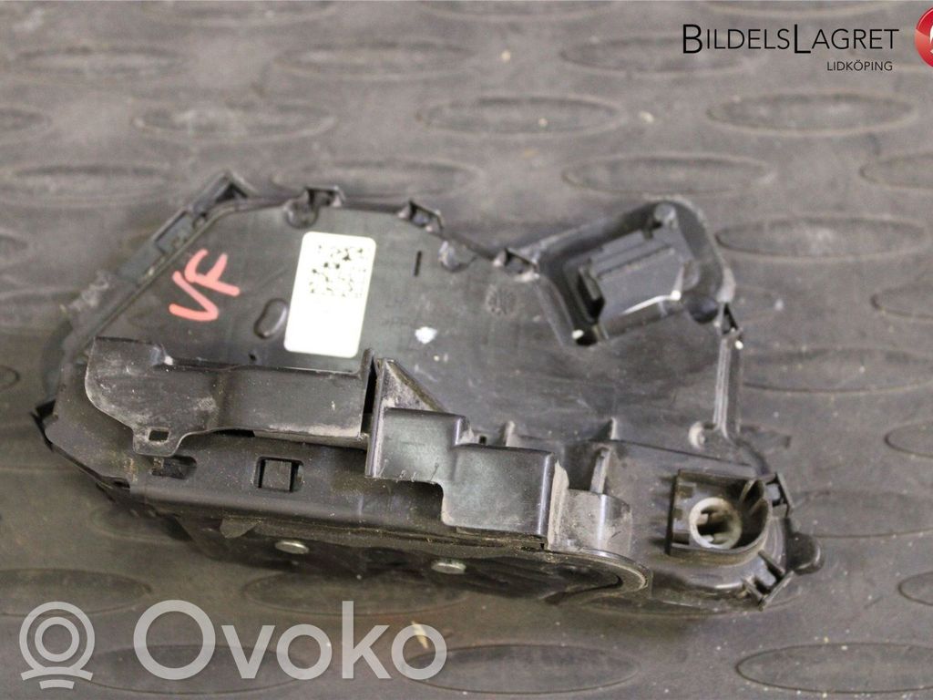 Volkswagen PASSAT B8 Zamek drzwi przednich 