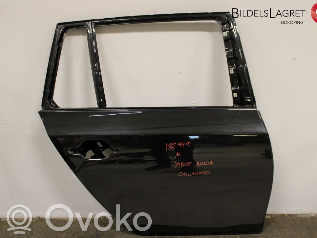 Rear door   41525A2A368