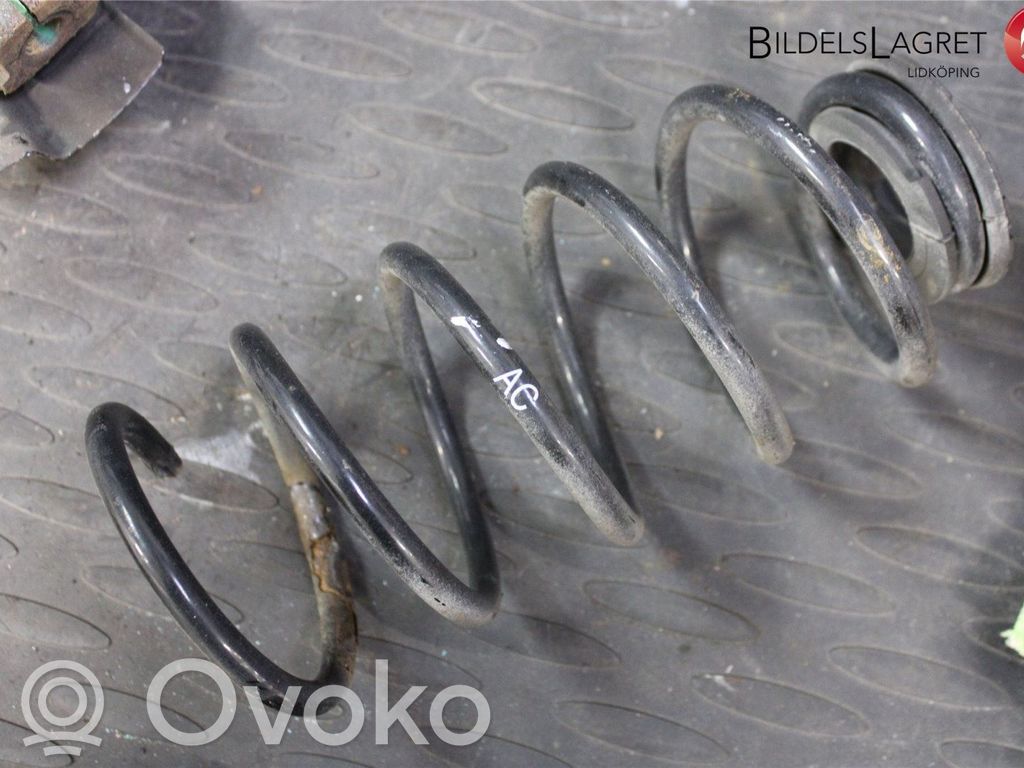 Opel Corsa D Sprężyna tylna 