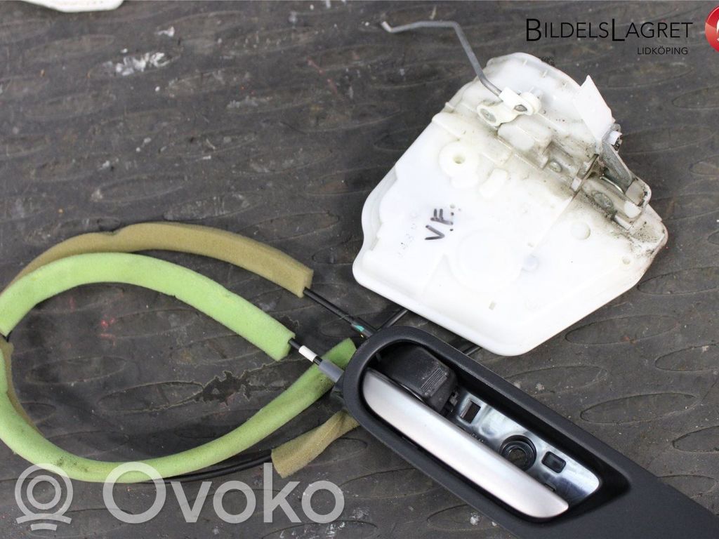 Mazda 3 II Front door lock 
