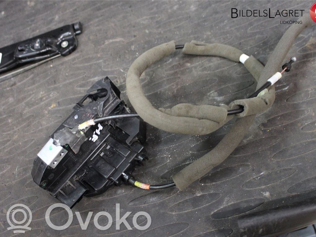 Nissan Qashqai Front door lock 