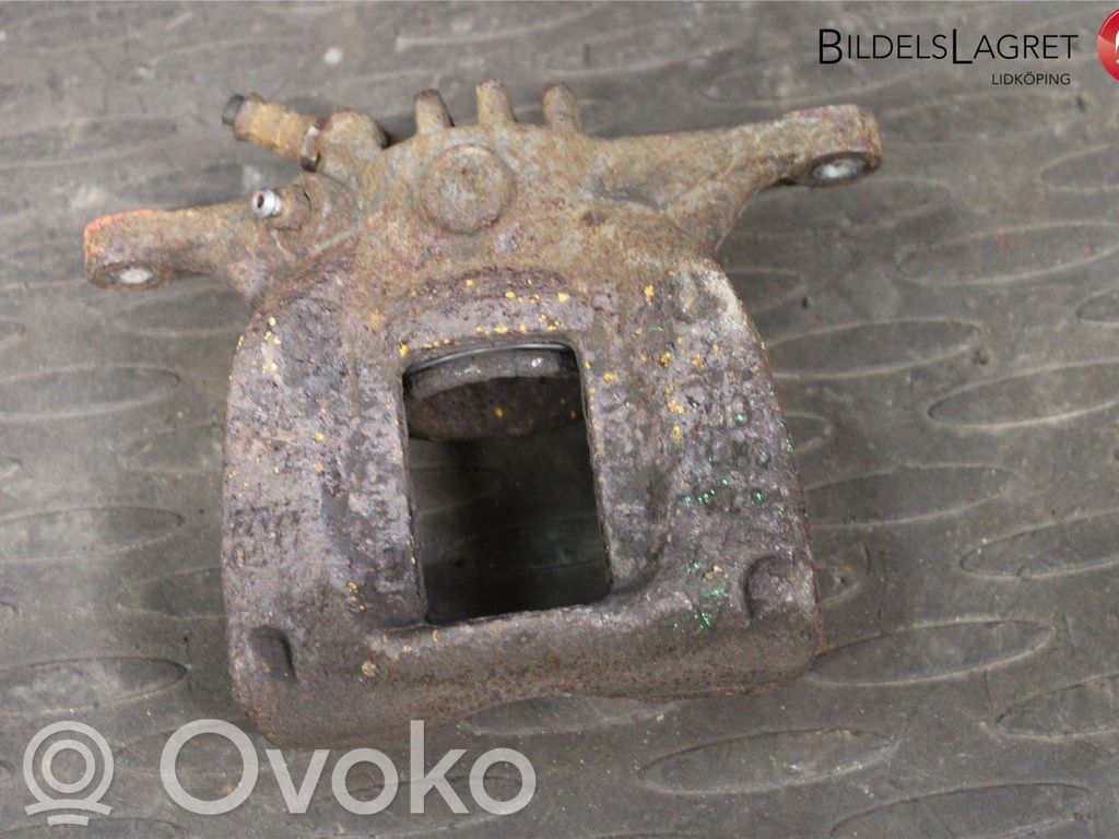 Opel Vivaro Zacisk hamulcowy przedni 
