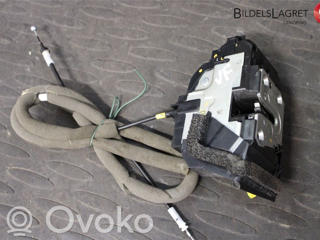 Nissan Qashqai Front door lock 
