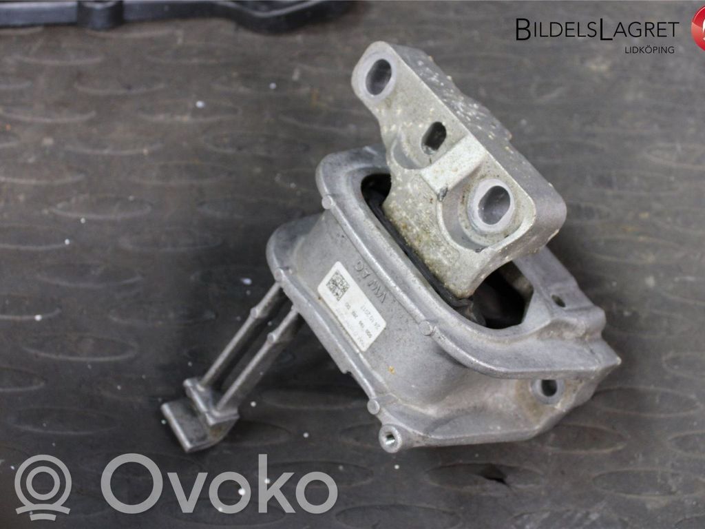 Skoda Octavia Mk3 (5E) Engine mounting bracket 
