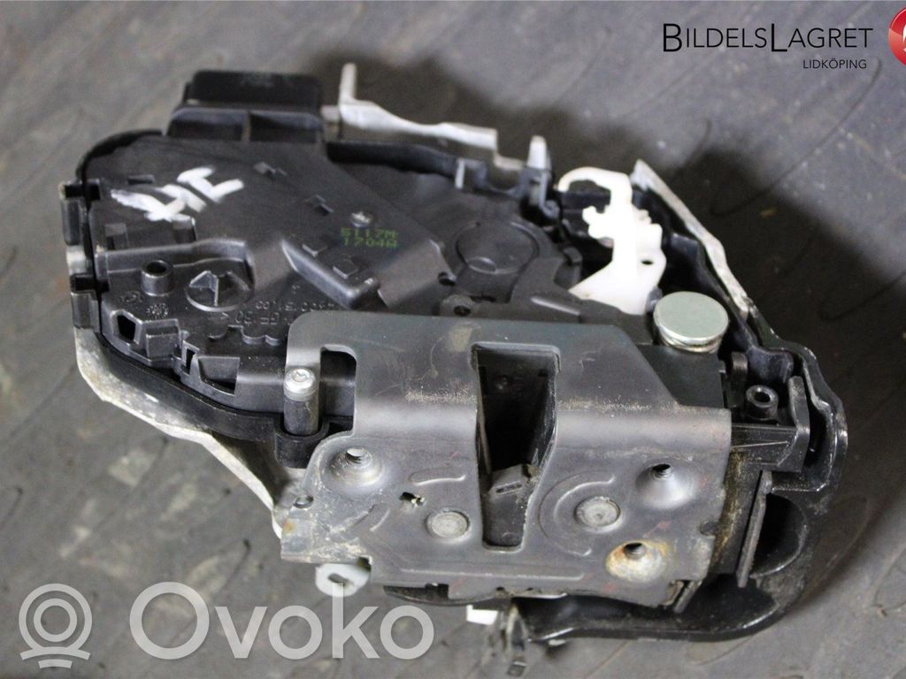 Volvo V50 Priekšpusē slēdzene 