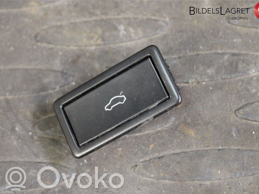 Volkswagen PASSAT B8 Tailgate/boot open switch button 