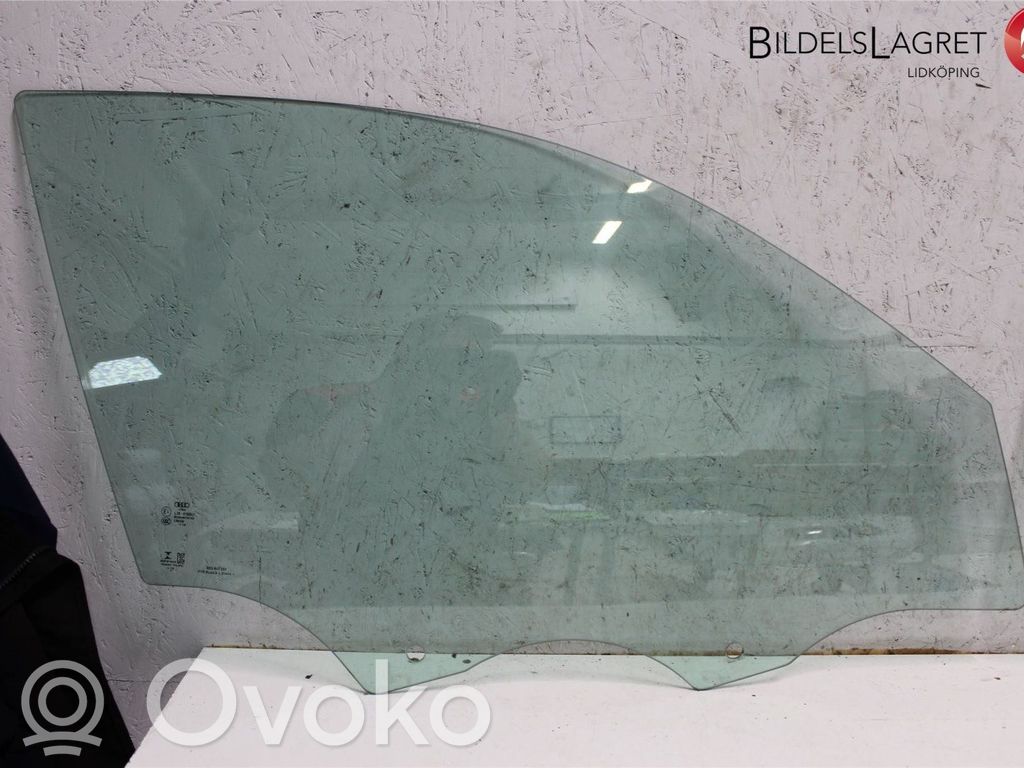 Szyba drzwi przednich   82G845202A,82G845202,82G845202