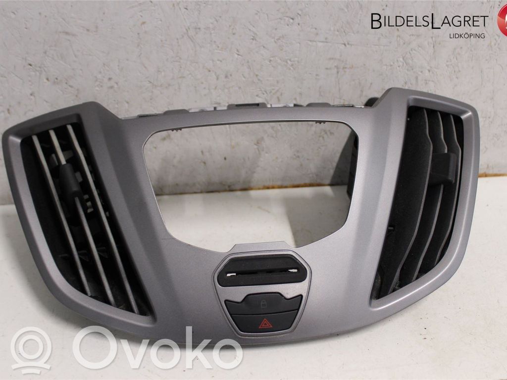 Ford Transit Kita salono detalė 