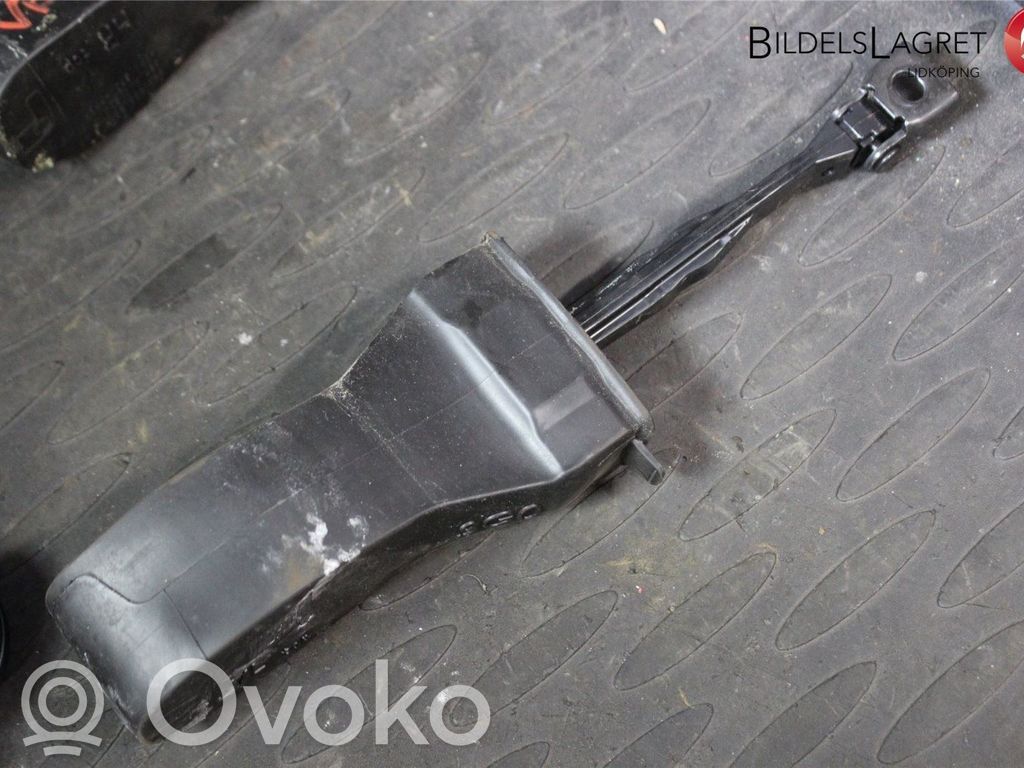 Volkswagen PASSAT B8 Ogranicznik drzwi przednich 