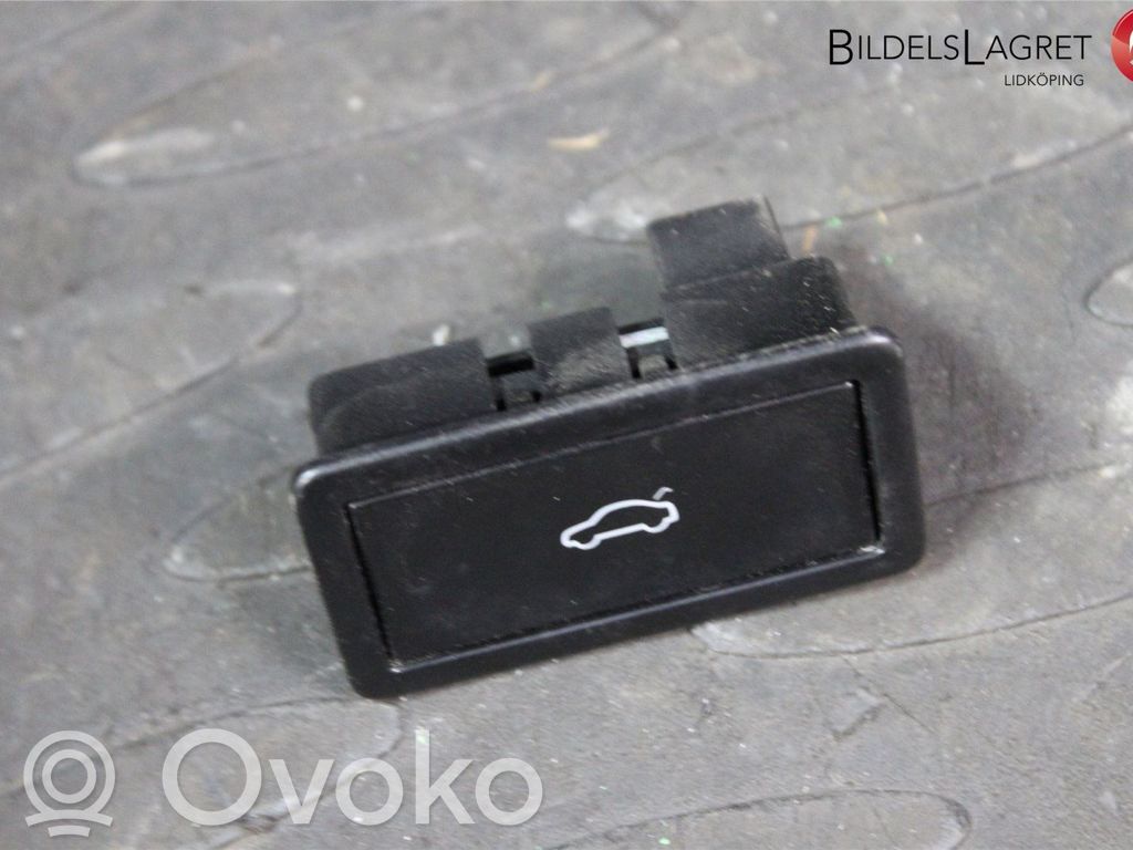 Volkswagen Tiguan Tailgate/boot open switch button 