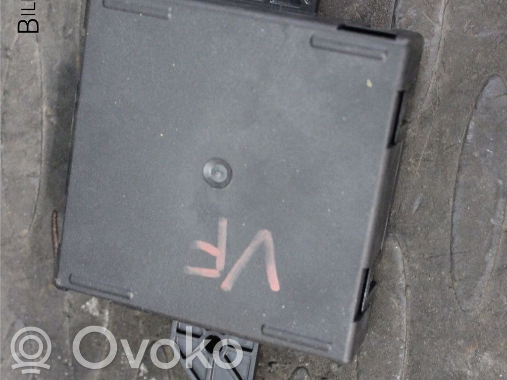 Door control unit/module   68225103AA,68225103AA,68225103AA