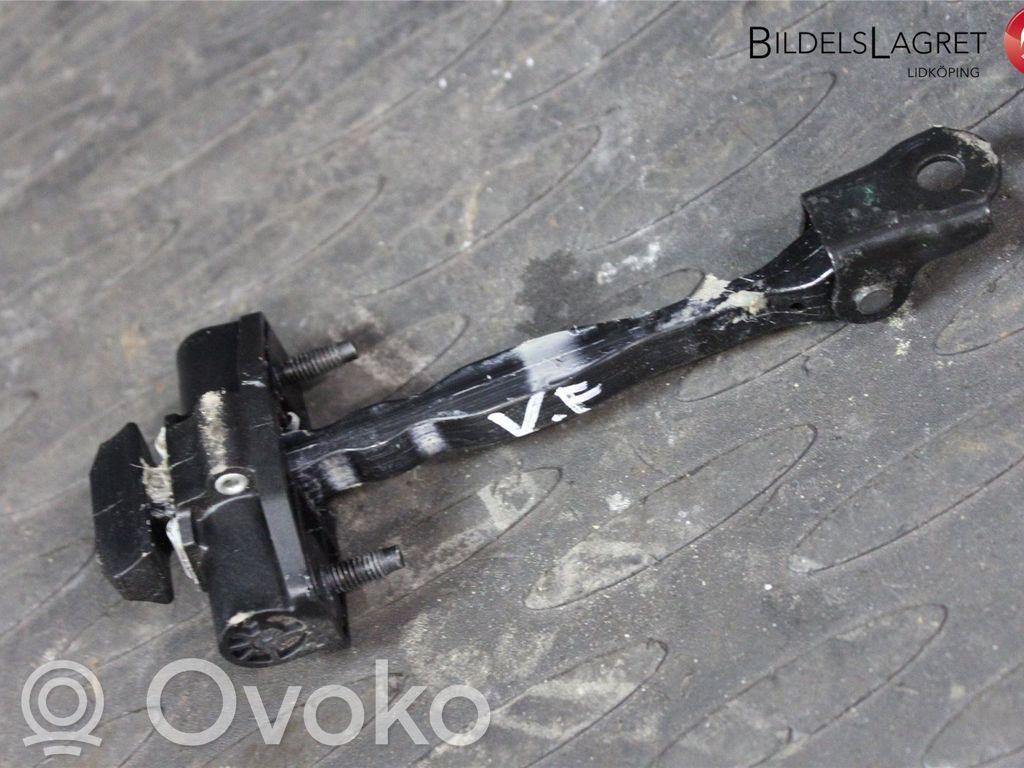 Opel Astra K Etuoven pidätin 