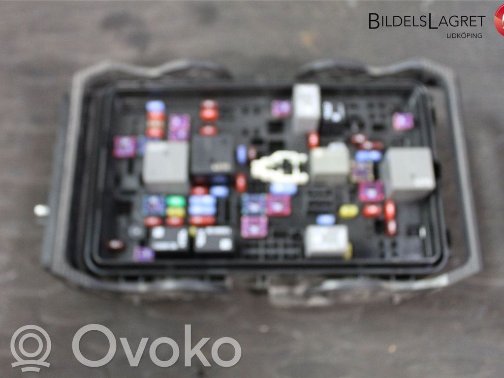 Opel Insignia B Módulo de fusible 