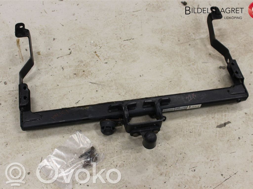 Opel Vivaro Hak holowniczy / Komplet 