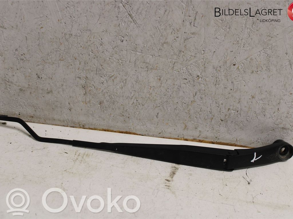 KIA Rio Etupyyhkimen sulan varsi 