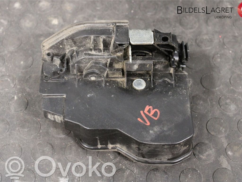 BMW 1 F20 F21 Galinių durų spyna 