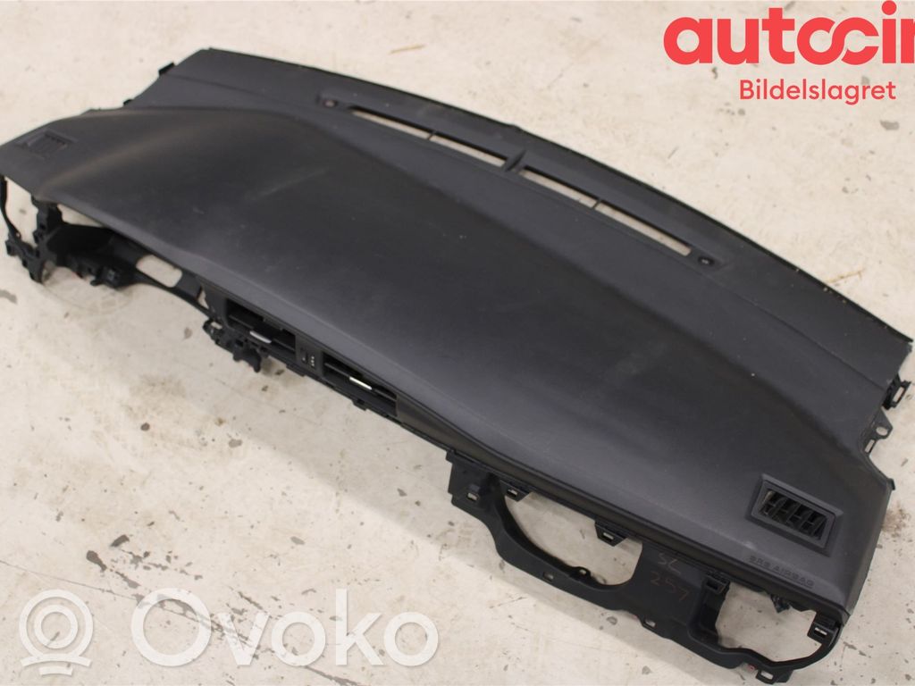 Toyota Auris E180 Panelė 