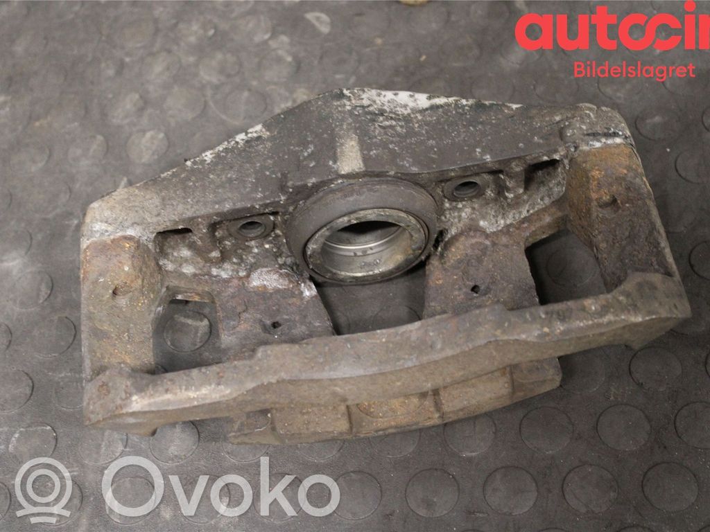 Volvo V50 Caliper de freno delantero 