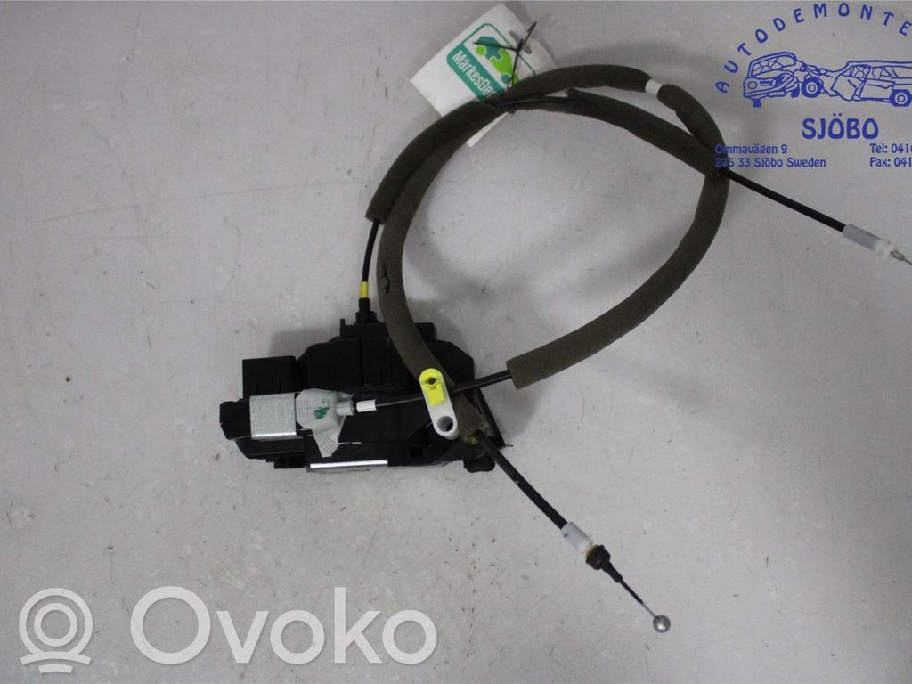 Nissan Qashqai Front door lock 