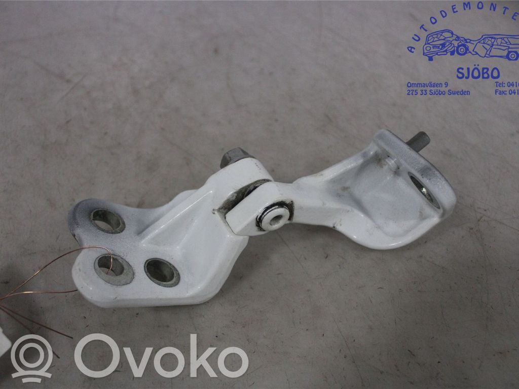 Ford Transit Front door upper hinge 