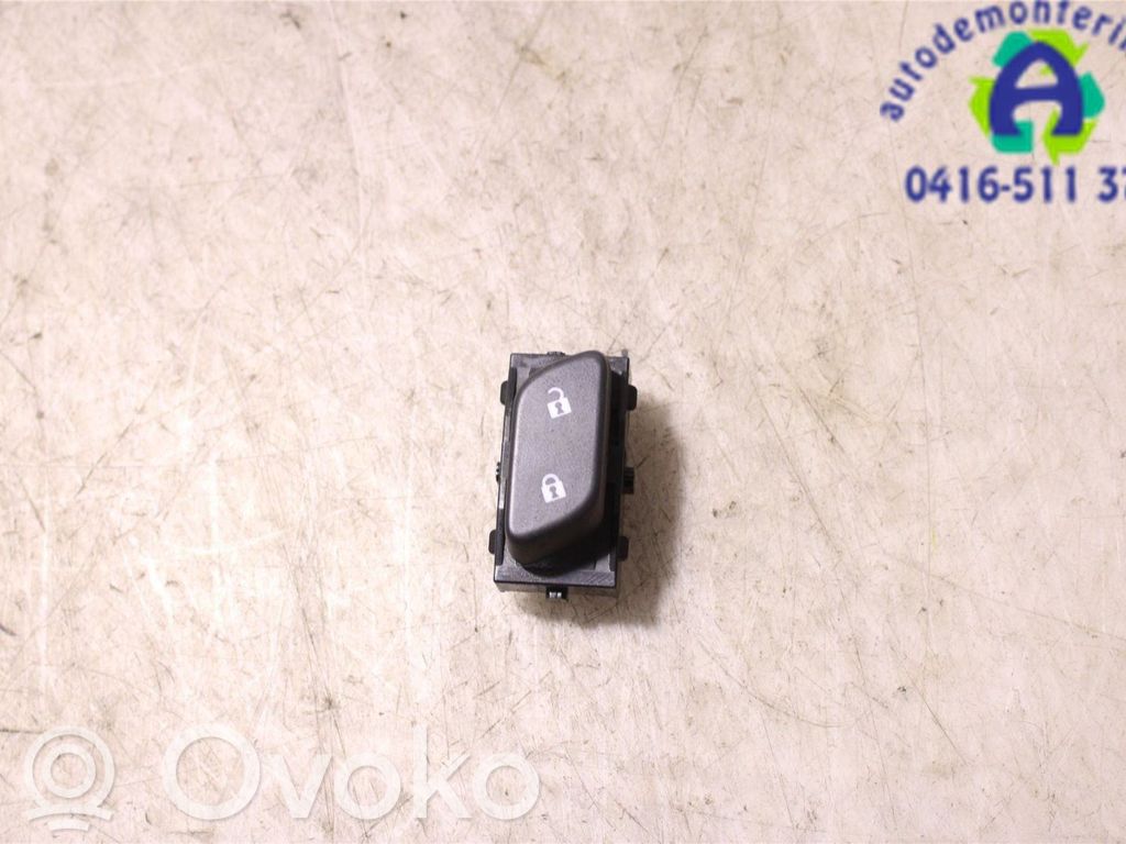 Opel Insignia A Central locking switch button 