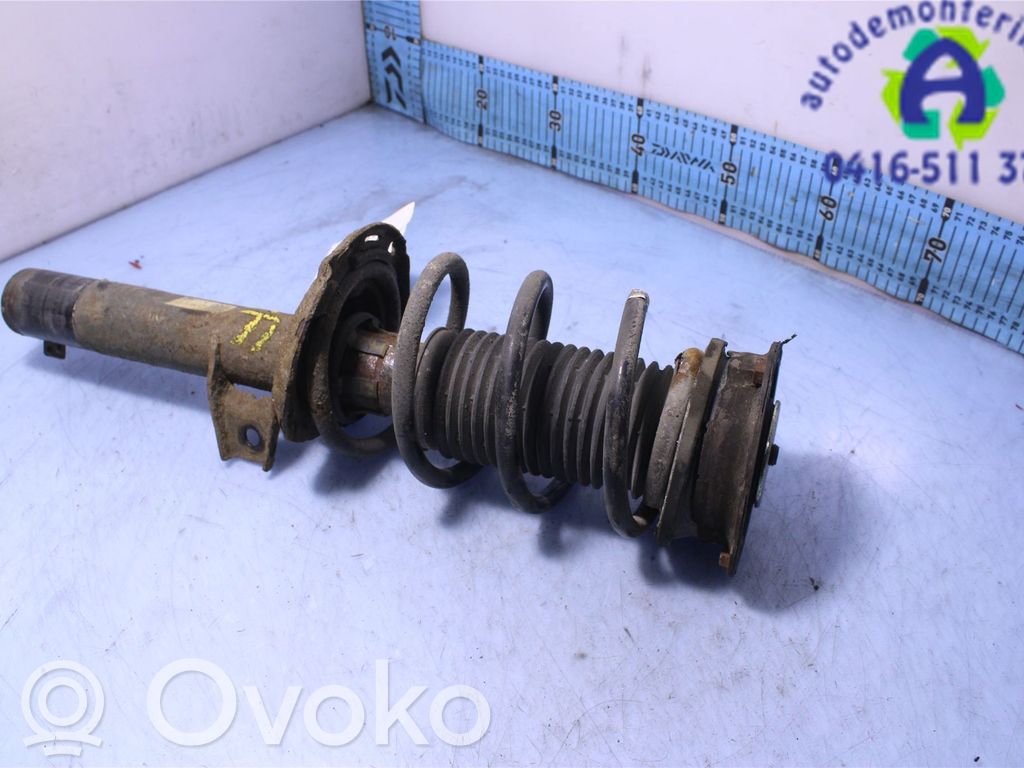 Volkswagen Golf VII Amortyzator osi przedniej ze sprężyną 