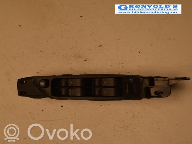 Subaru Legacy Electric window control switch 