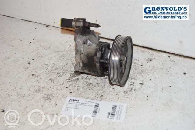 BMW X3 E83 Ohjaustehostimen pumppu 
