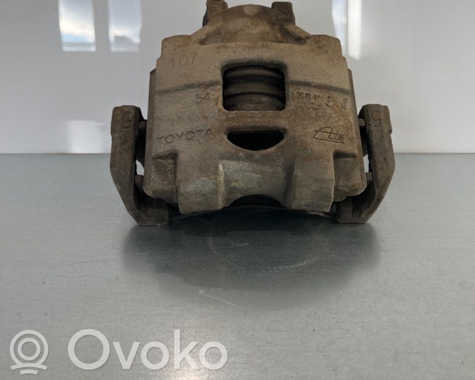 Toyota Yaris Zacisk hamulcowy przedni 