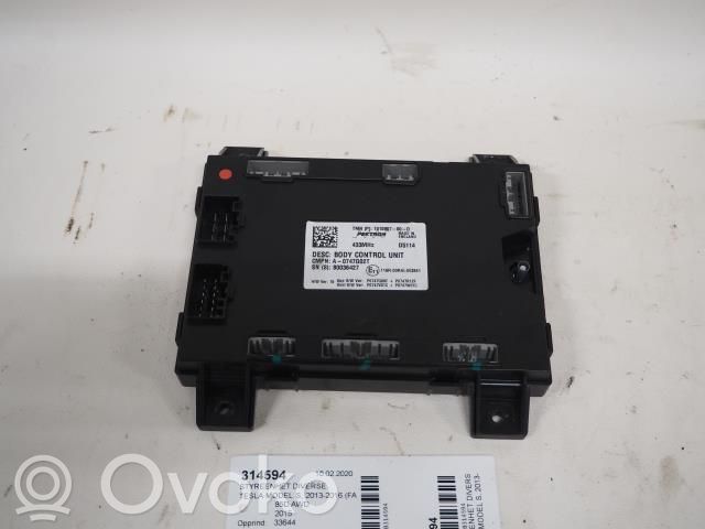 Sonstige Steuergeräte / Module   101090700D,101090700D
