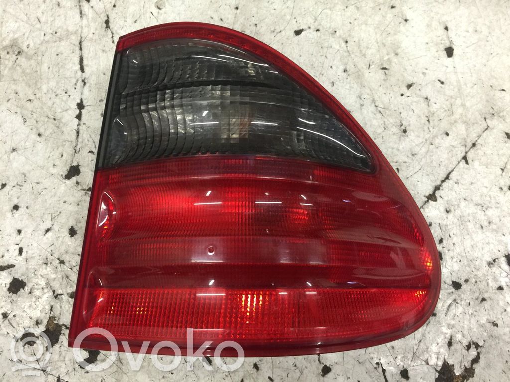 Mercedes-Benz E W210 Lampa tylna 