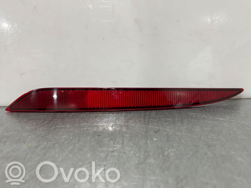 Tesla Model 3 Moldura de la puerta trasera 