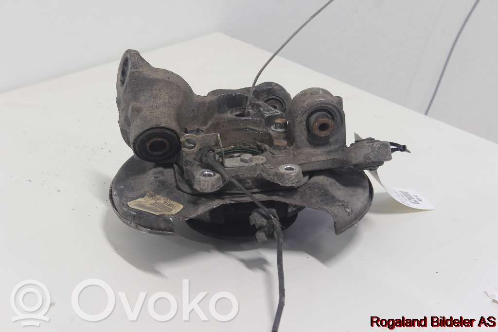 Volvo V70 Mangueta de dirección de rueda trasera 
