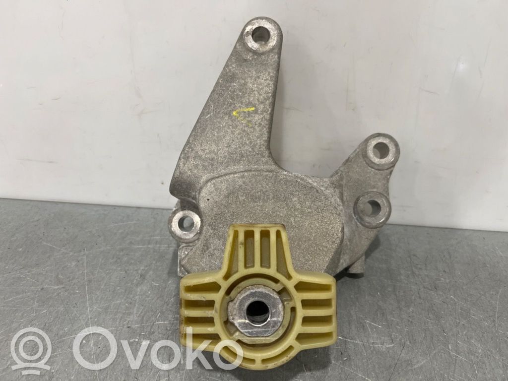 Volvo XC40 Engine mount bracket 