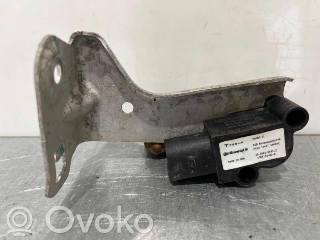 Tesla Model S Senzor înălțime suspensie față pneumatică 