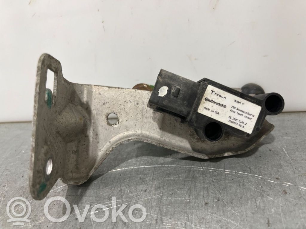 Tesla Model S Senzor înălțime suspensie față pneumatică 
