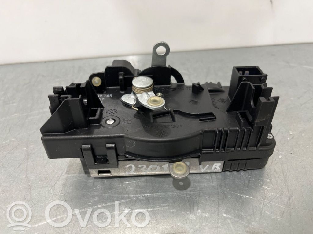 Opel Vivaro Takaluukun lukon salvan moottori 