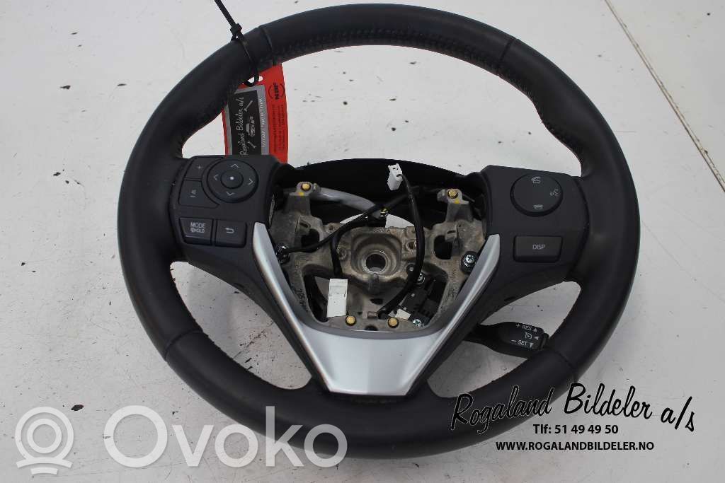 Toyota Auris E180 Ohjauspyörä 