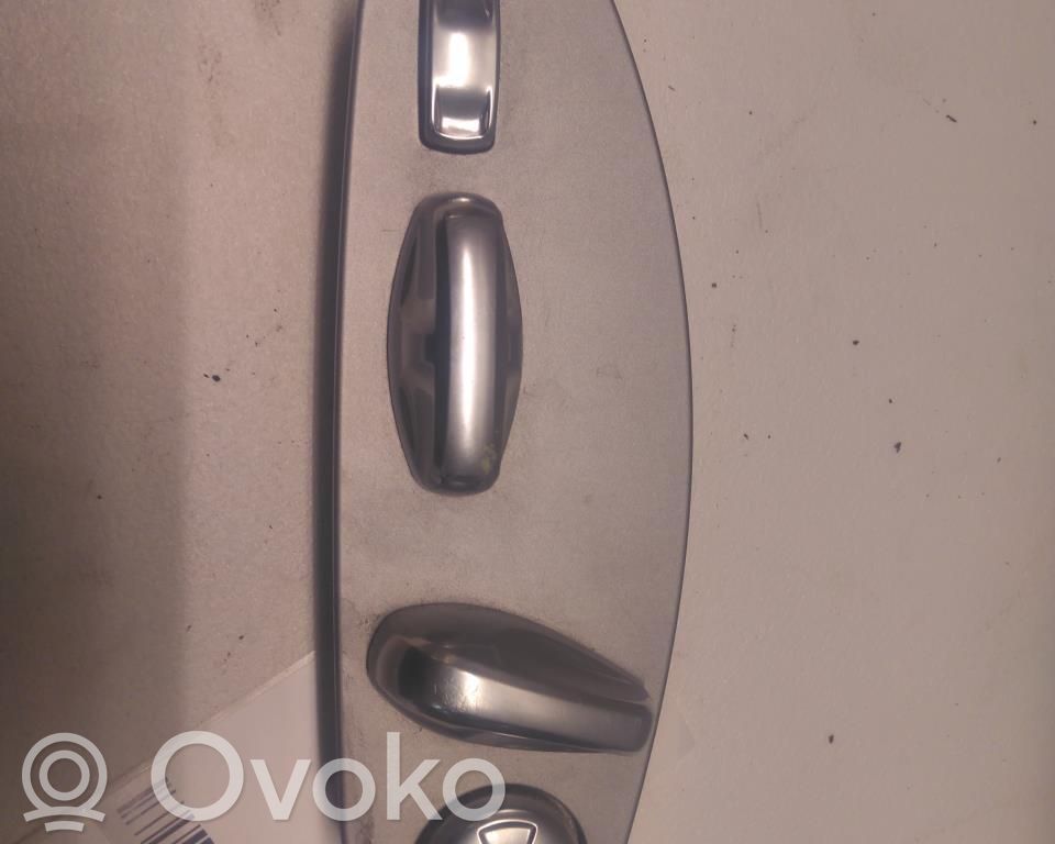 Porsche Cayenne (92A) Moldura del interruptor de la ventana de la puerta delantera 