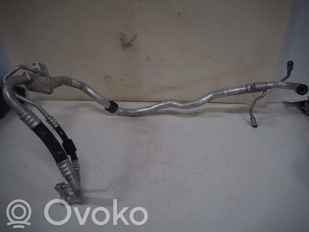 BMW iX Ilmastointilaitteen putki (A/C) 