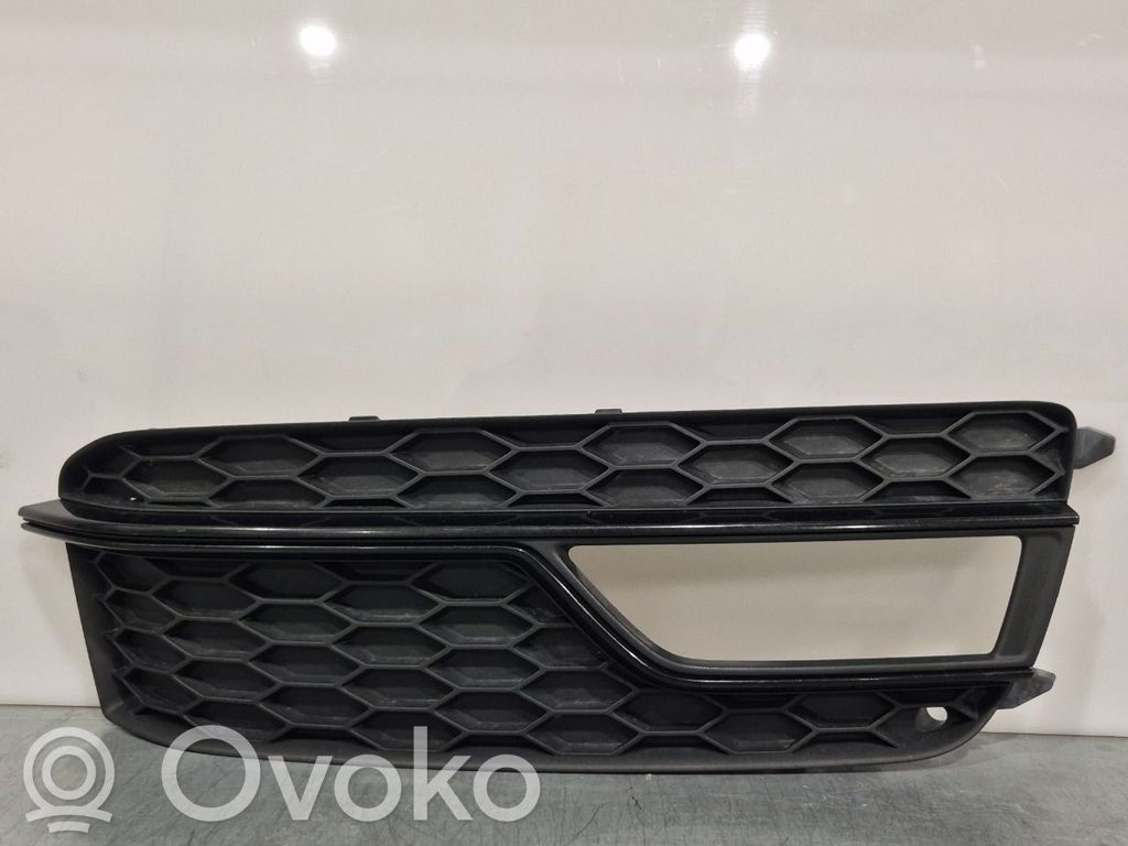 Audi A5 8T 8F Kojelaudan sivutuuletussuuttimen kehys 