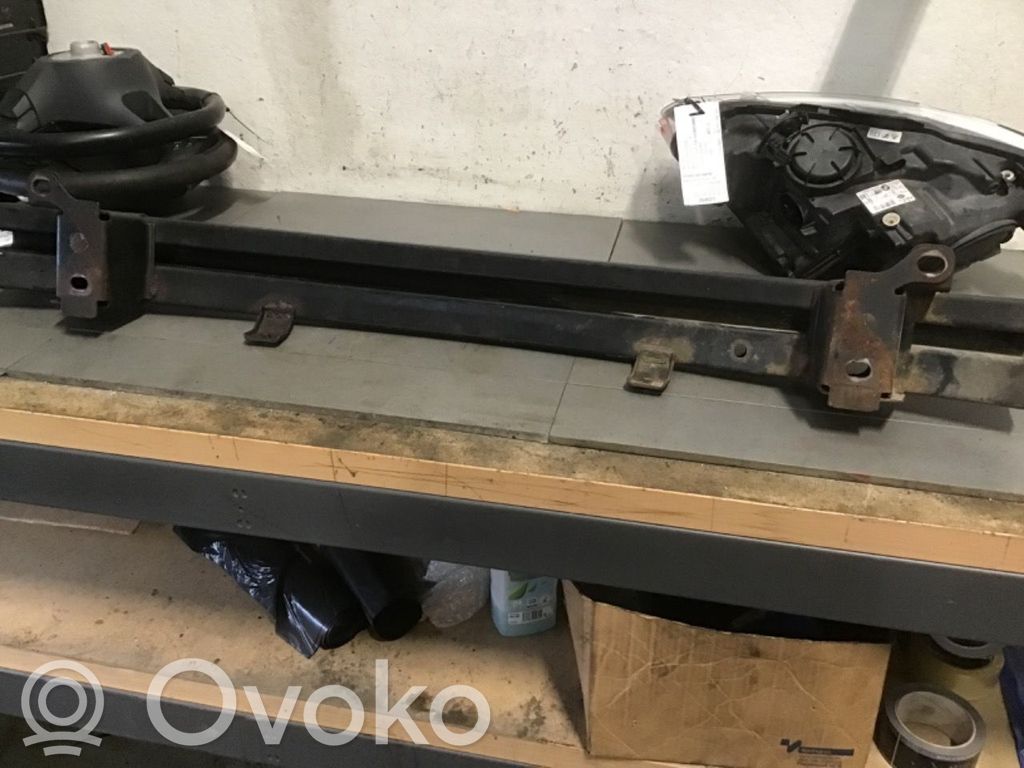 Nissan Navara D40 Belka zderzaka przedniego 