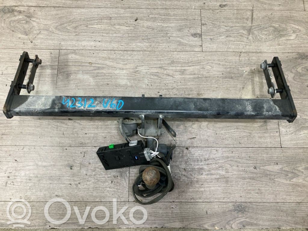 Volvo V60 Barra de remolque 